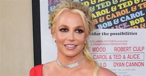 britney spears nackt|Britney Spears goes fully nude in new holiday photos